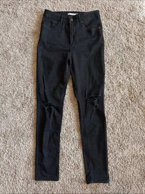 Levi's Black Skinny Jeans with Distressed Knees